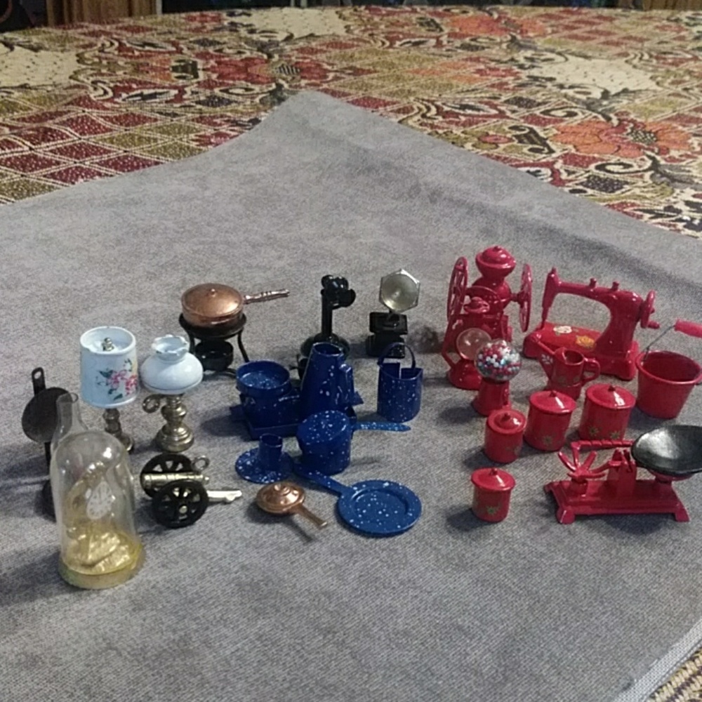 Metal miniture doll house item's